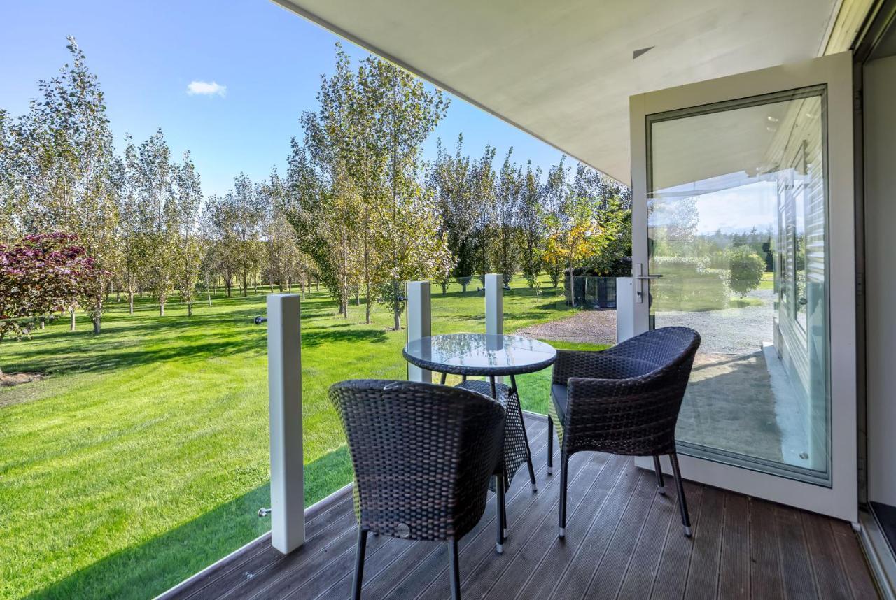 Paradise On Campbell Martinborough Ngoại thất bức ảnh
